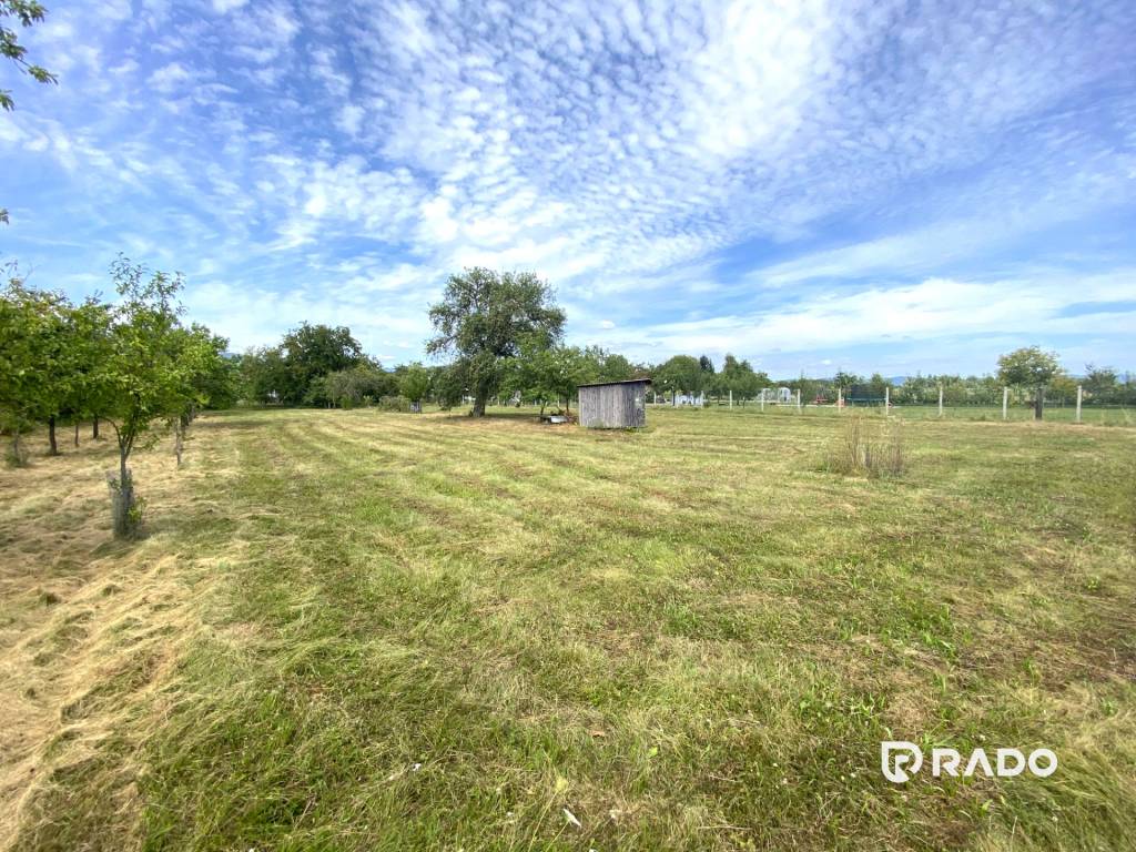 RADO | Obrovský slnečný rovinatý stavebný pozemok - Pruské - - 13