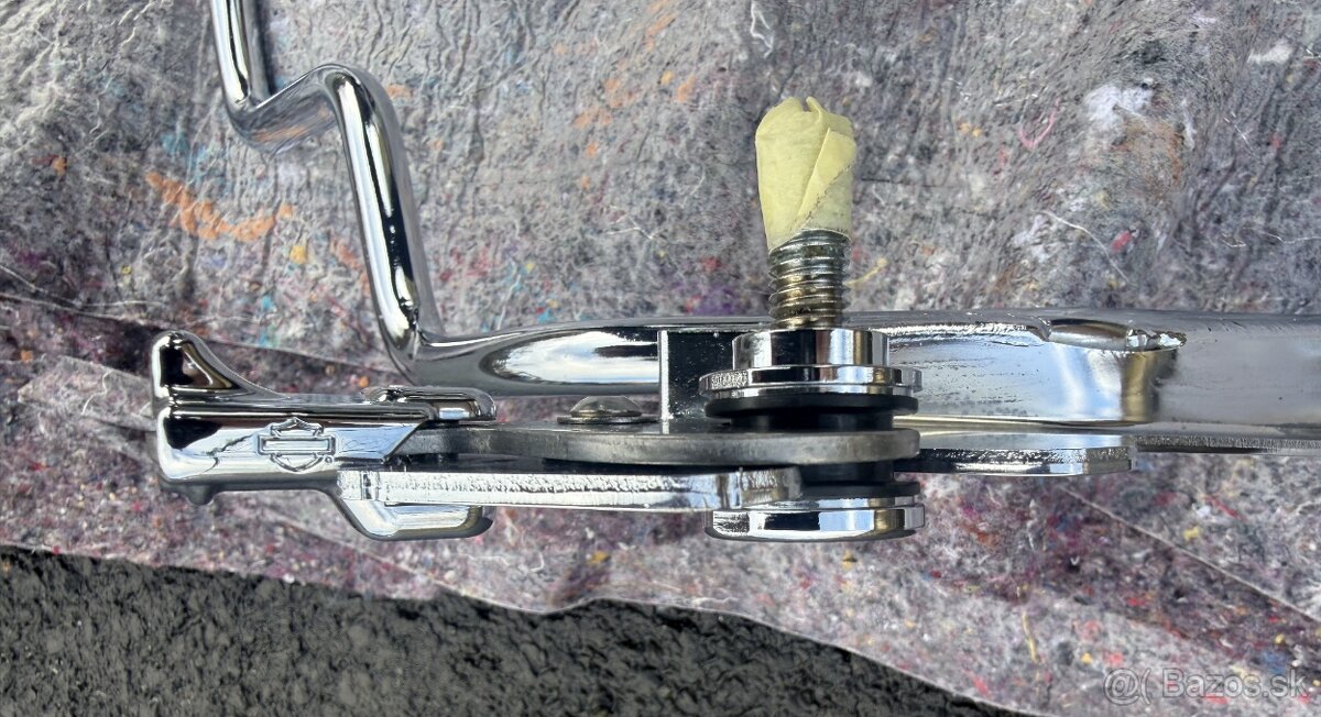 HARLEY DAVIDSON® BREAKOUT M8 SISSYBAR - 13