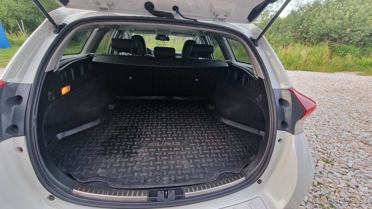 TOYOTA AURIS Combi 1,8 Hybrid - 13