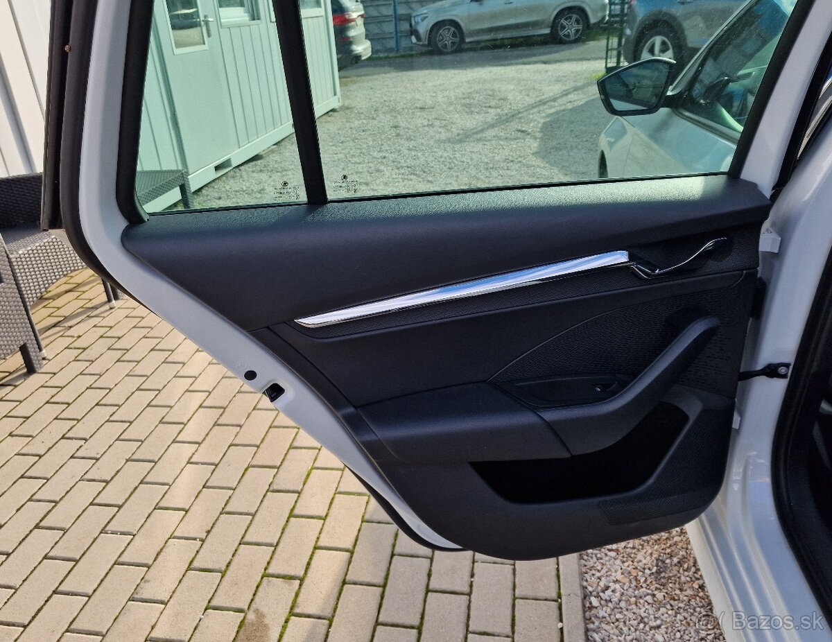 ŠKODA OCTAVIA COMBI 2.0 TDI SCR STYLE - 13