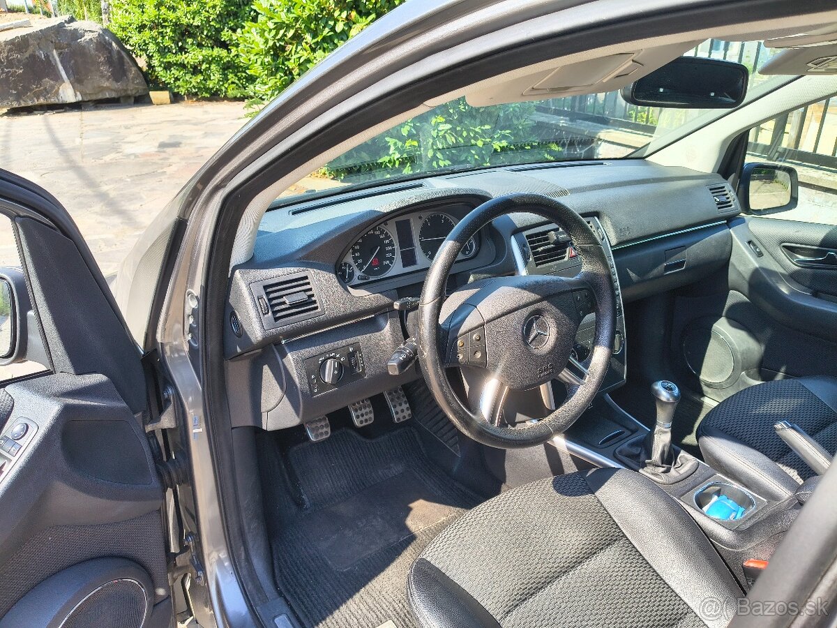 Mercedes-Benz B 180 CDI - 13