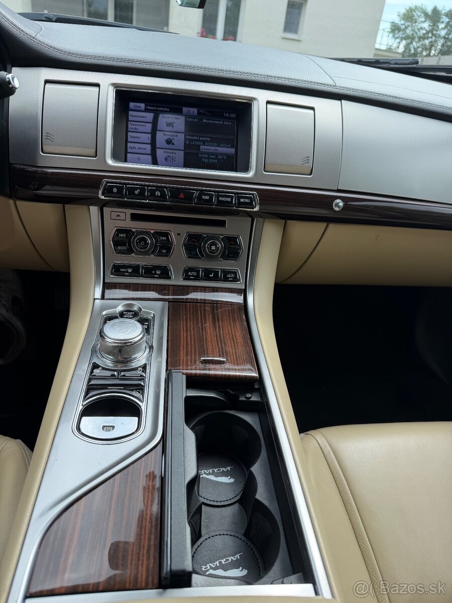 Jaguar XF 2.2D Premium Luxury - 13