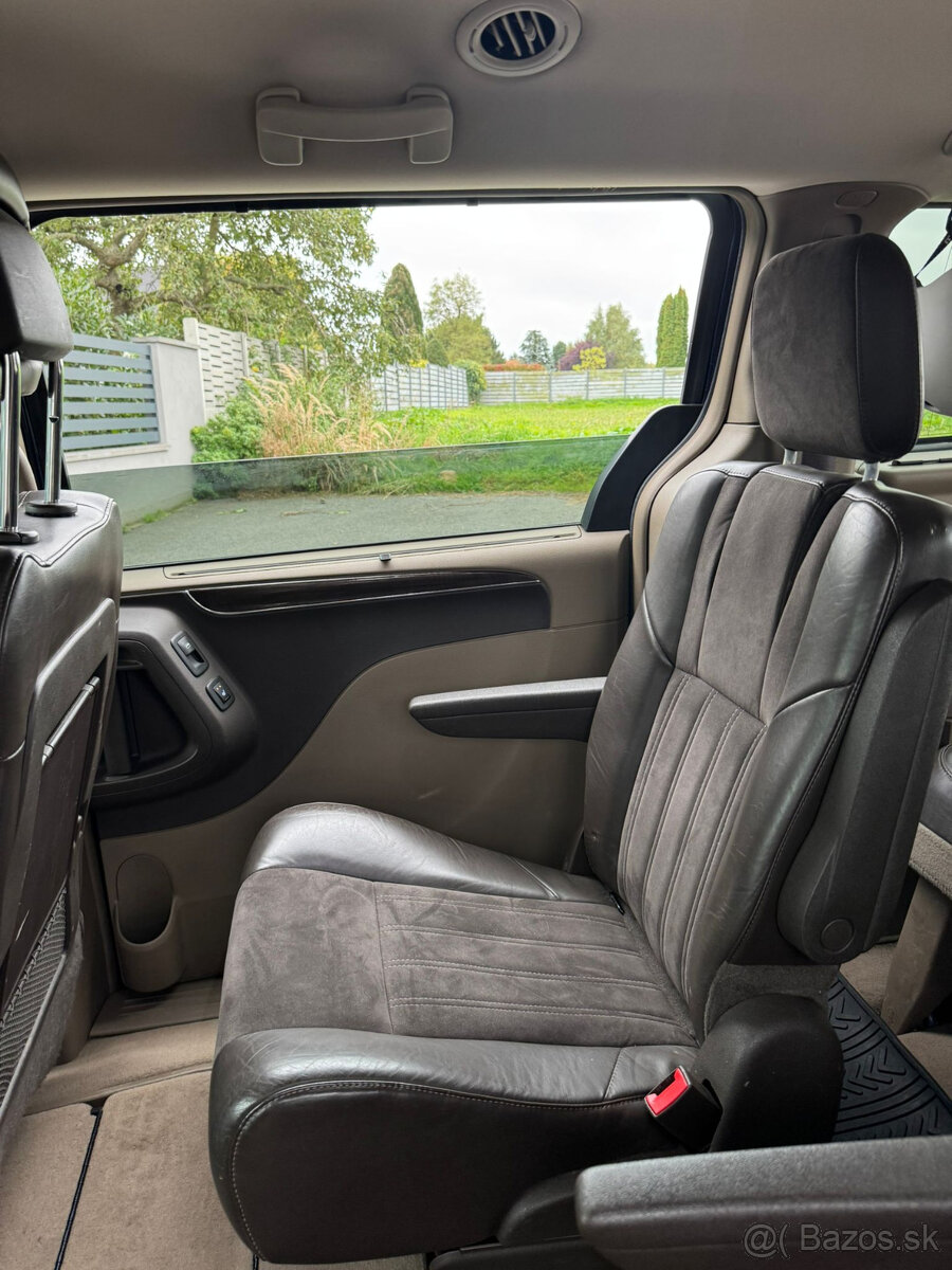 Lancia Voyager 2.8 CRD, automat, 7 míst - 13