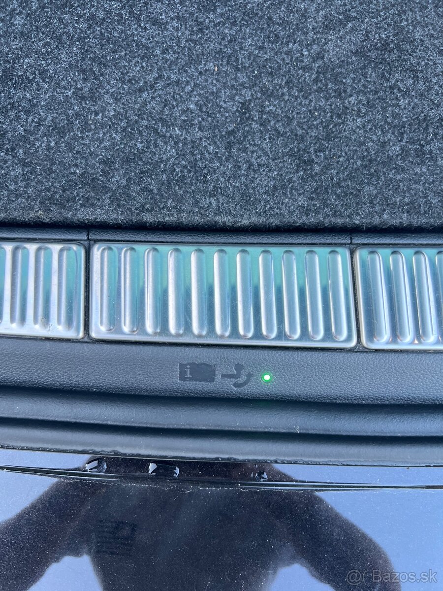 Škoda Superb 2.0 TDi DSG PREMIUM 110kw Combi Matrix Pano - 13