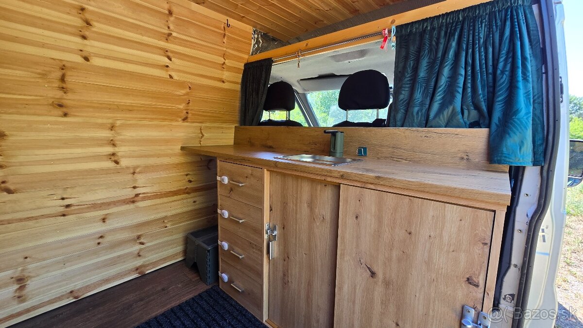 Predám obytnú dodávku Ford Transit - 13