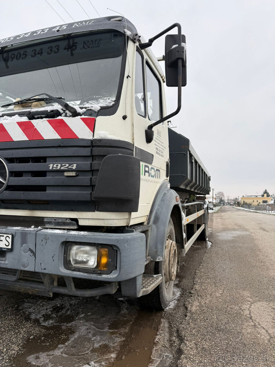 Mercedes 1924 Hákový nosič kontajnerov - 13