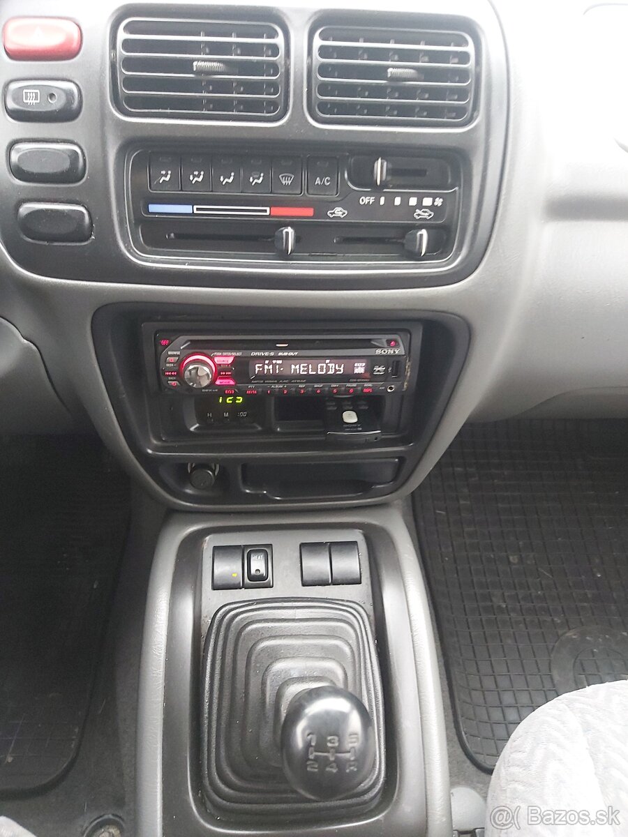 Suzuki Grand Vitara 2.0 TD ABS A/C - 13