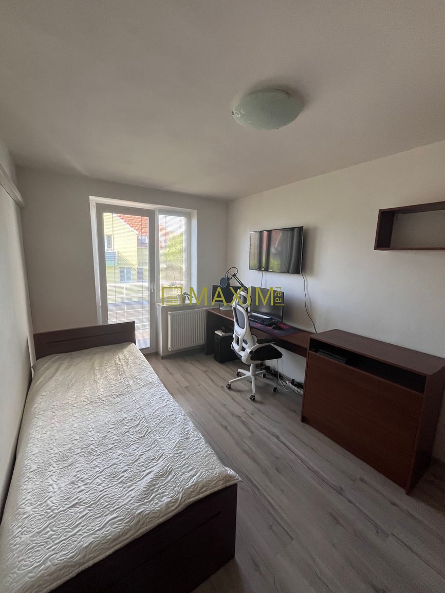 Moderný 2 izbový byt na Južnej ulici, klimatizácia, stačí sa - 13