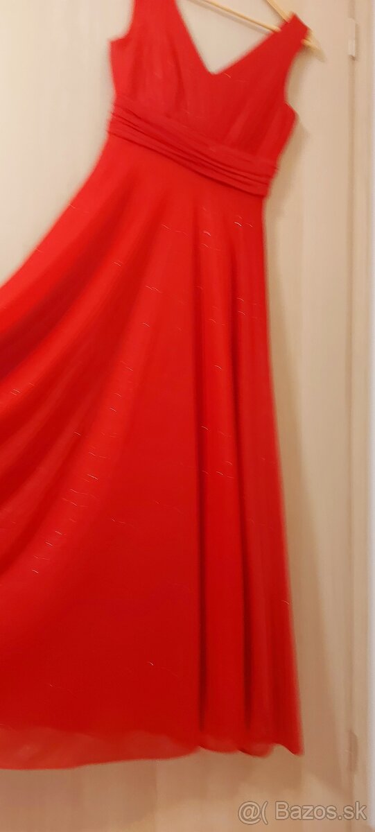 Krásne červené spoločenské šaty - 13