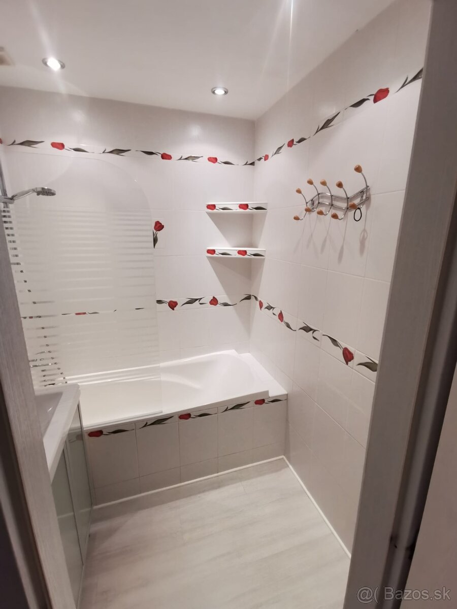 Krásny svetlý 3-izbový byt blízko centra PP, 78 m2 - 13