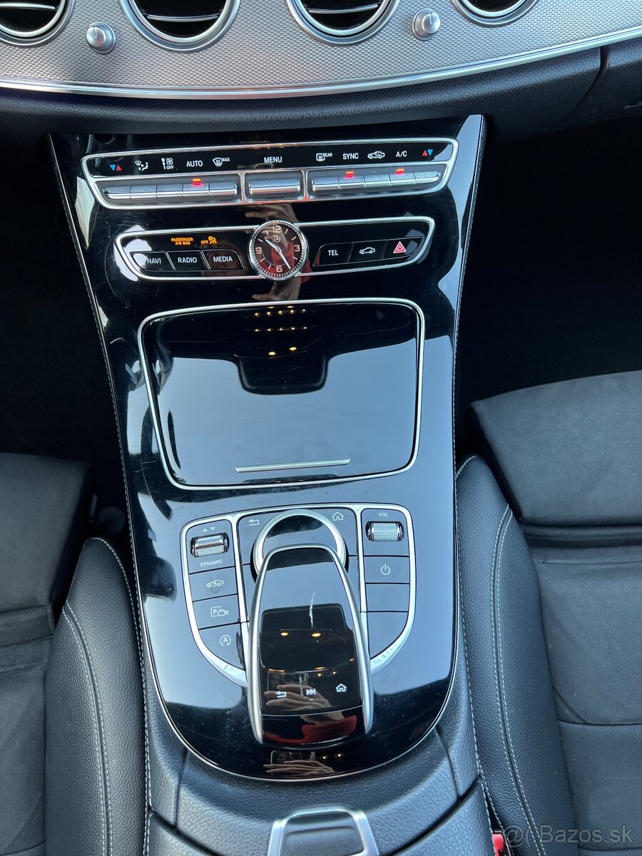 Mercedes-Benz E220d 4Matic / AMG Line /Dph - 13