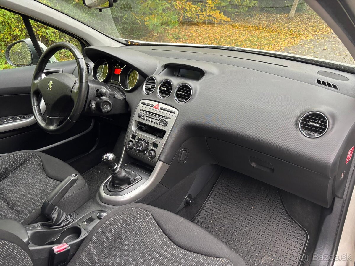 Peugeot 308 SW 1.6 HDi FAP Mont Blanc Premium - 13