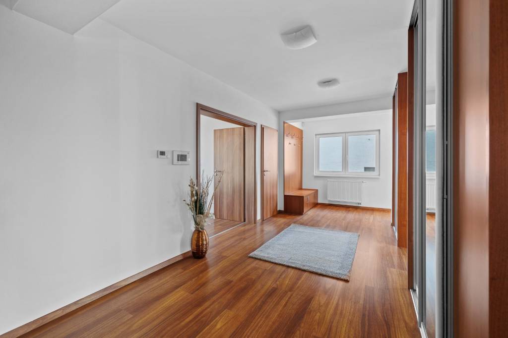 REZERVOVANÉI Predaj 5 - izb.dom v obľúbenej lokalite Ivanka - 13