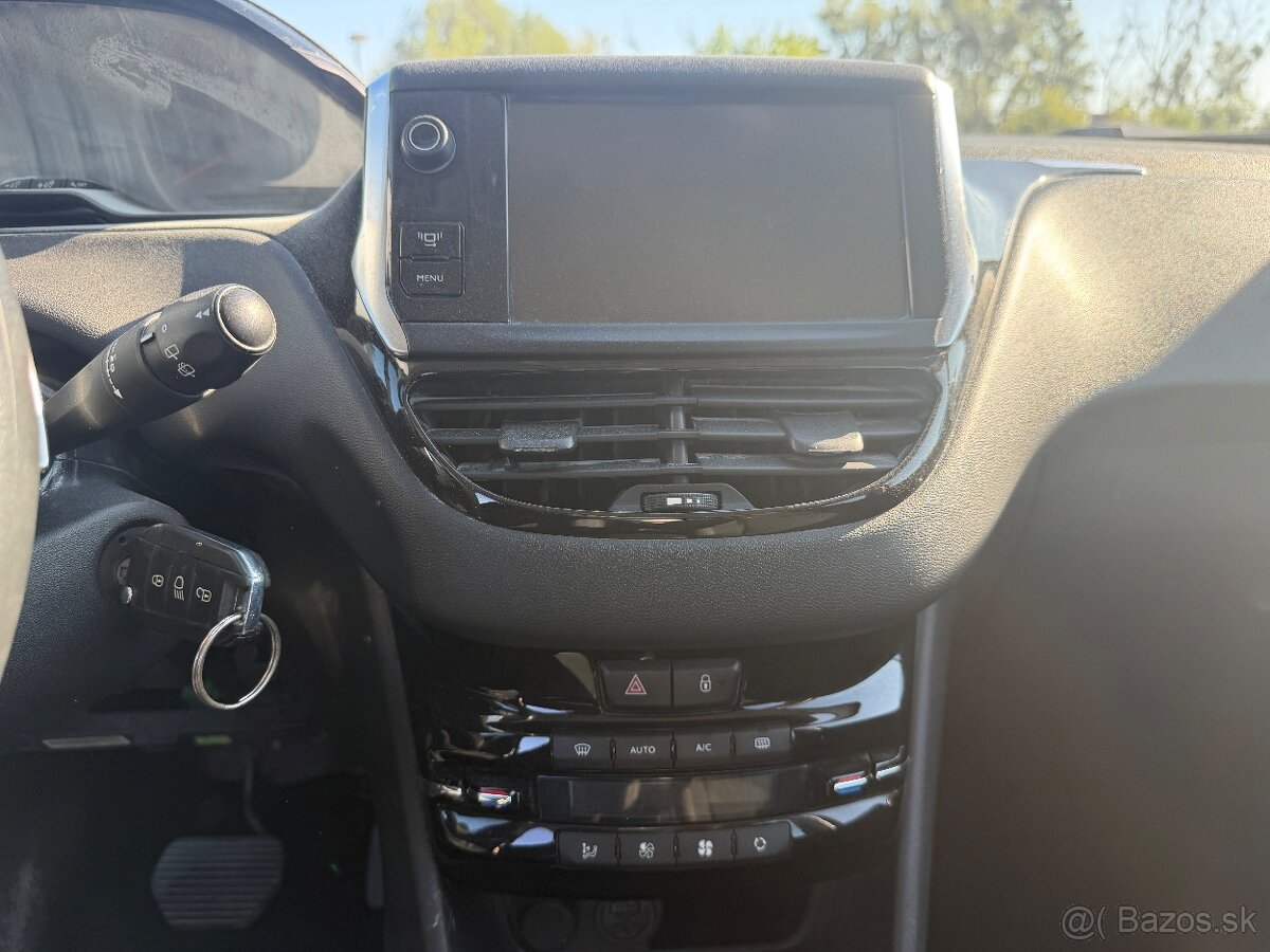 Peugeot 208 E-HDi - 13