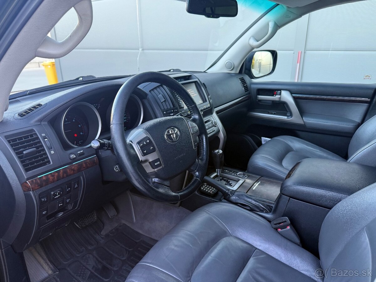 Toyota Land Cruiser 200 4.5 V8 - 13