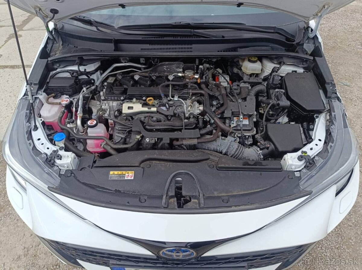 Toyota Corolla Hybrid - 13