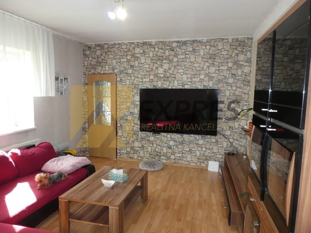 RK EXPRES - rodinný dom v Ráztočne, okres Prievidza. - 13