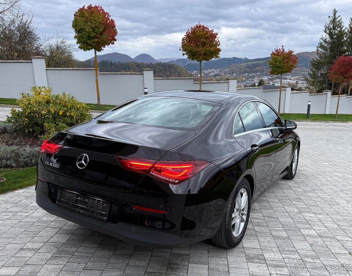 2021 Mercedes CLA 180 benzín - 13