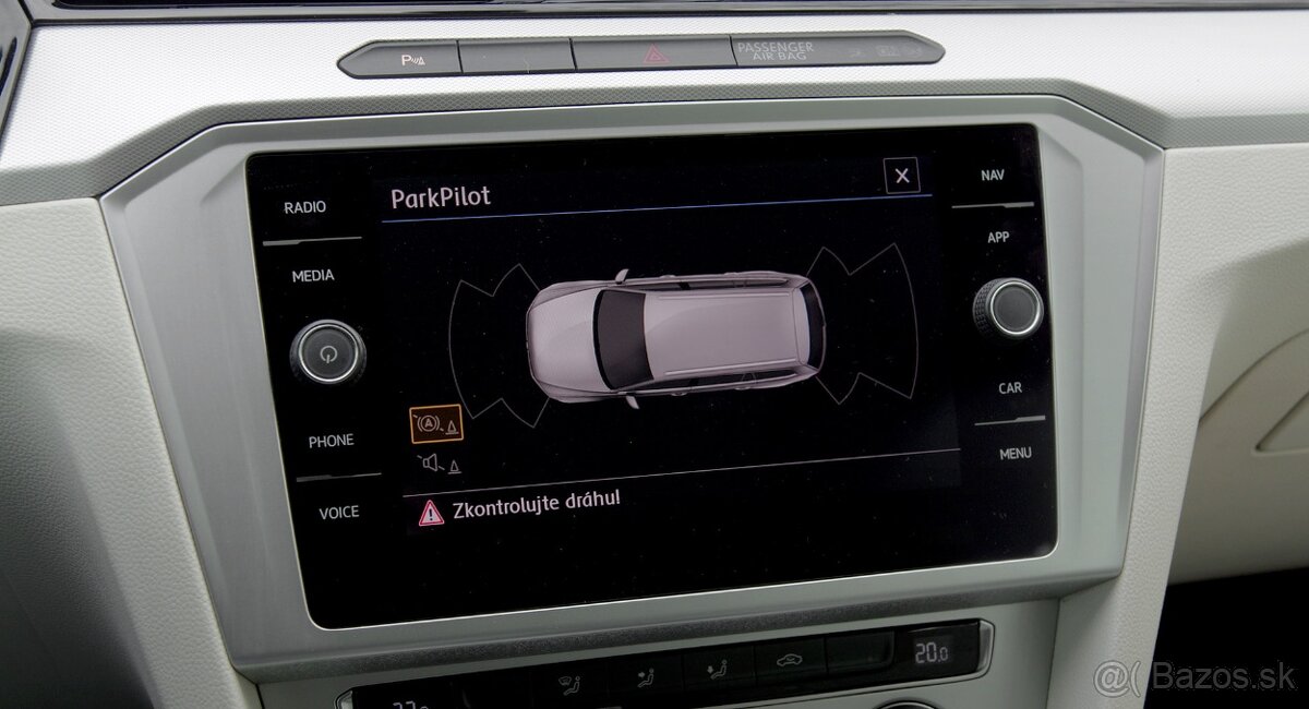 VW Passat Variant 1,6 TDi - ACC, DSG - 13