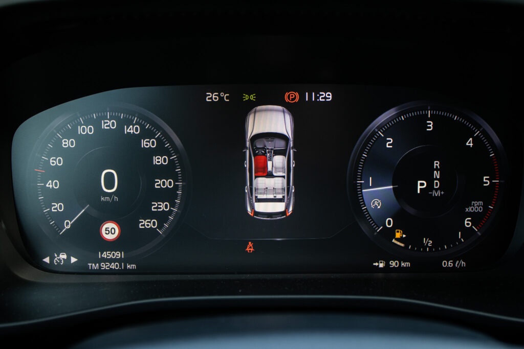 Volvo XC40 D4 Momentum (2018) - 13