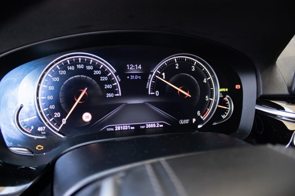 BMW 520d xDrive Touring z roku 2018 - 13