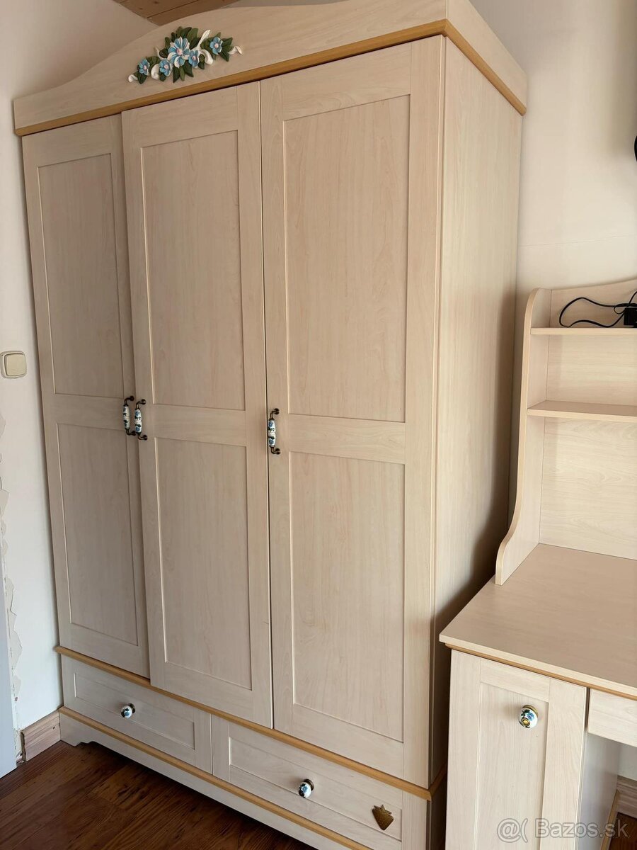 Predám Kvalitný nábytok Flora Cílek - 13