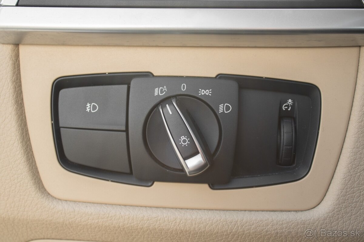 BMW 330i xDrive - 13