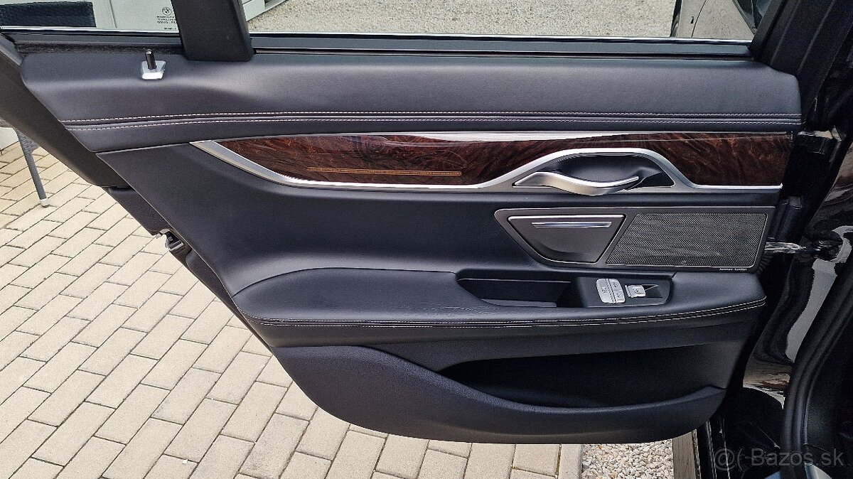 BMW RAD 7 730D XDRIVE A/T - 13