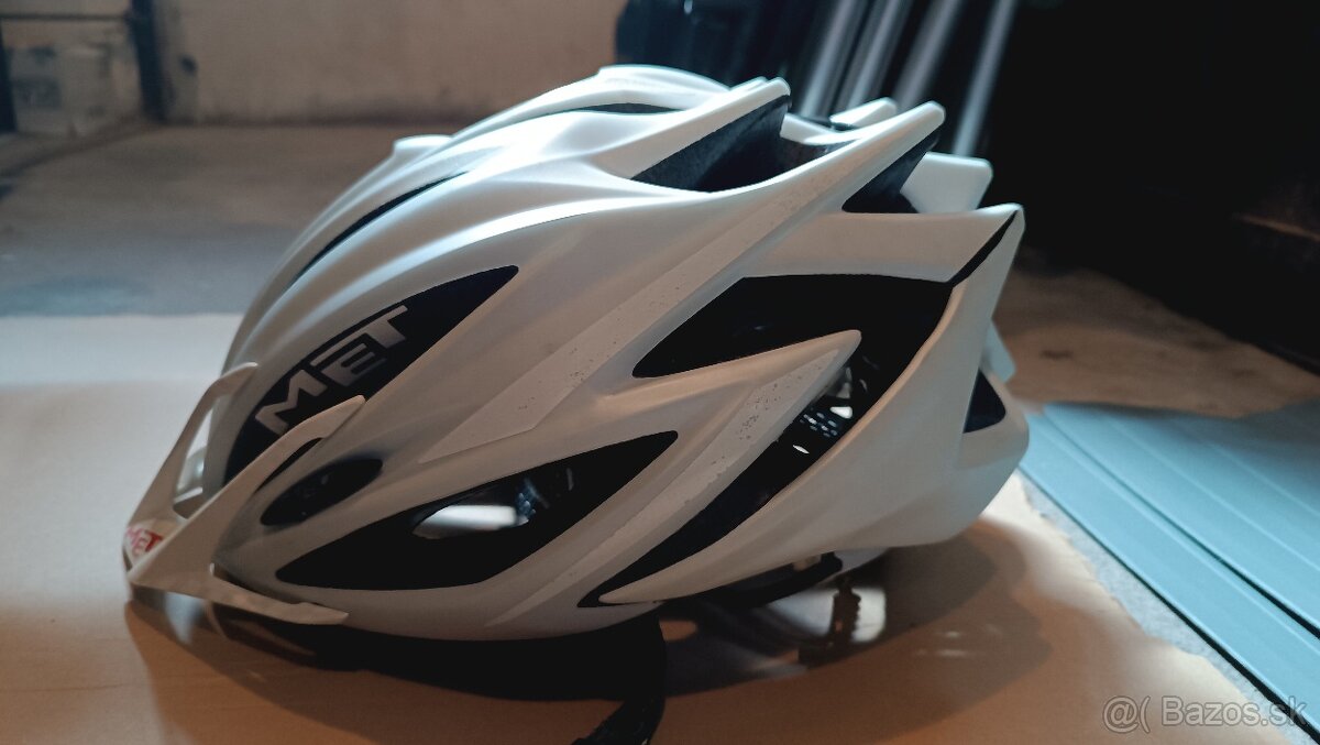 Prilba MET VELENO - 13