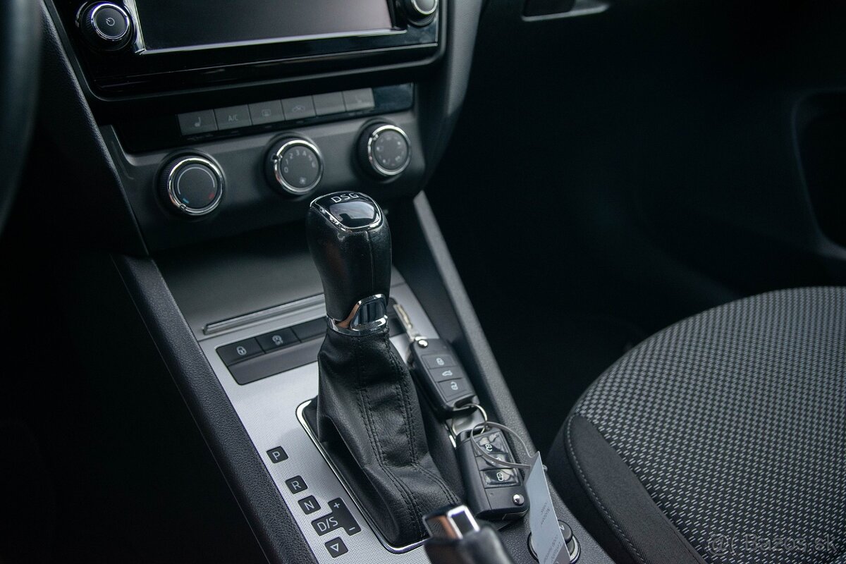 2013 Škoda Octavia Combi 2.0 TDI DSG | výhrevy Lane Assist - 13