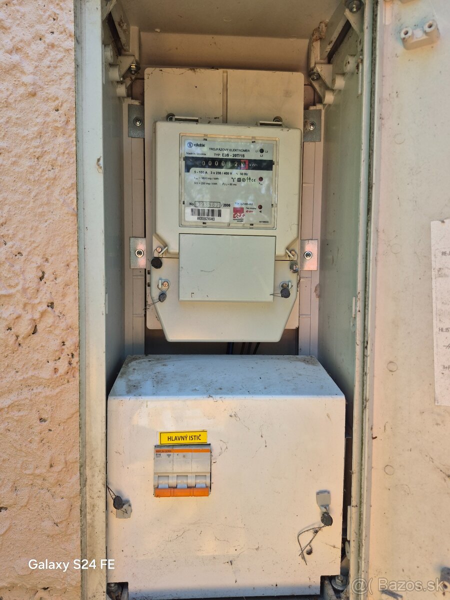 Chatka neďaleko Hrona v krásnej prírode - 13