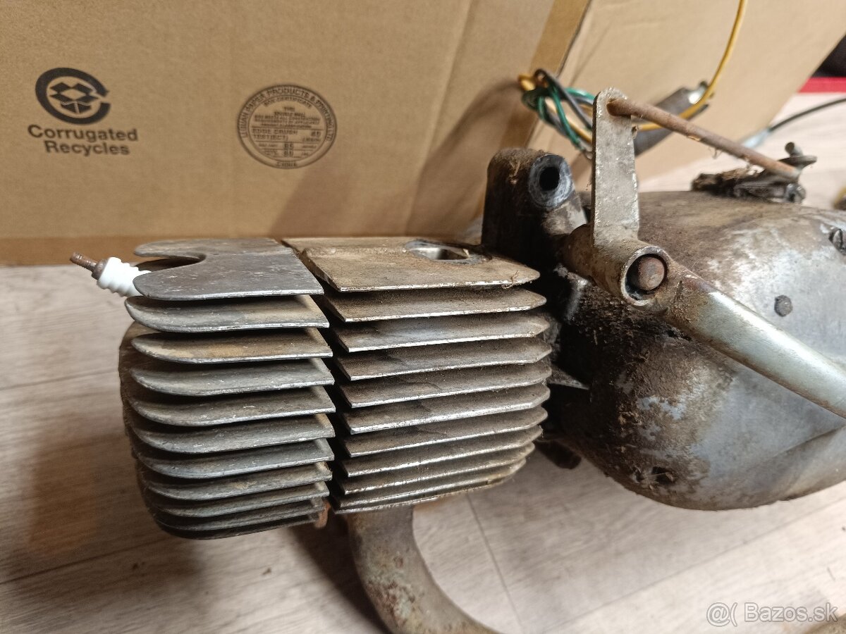 Motor Jawa pionier 05 + orig. Štítok DE - 13