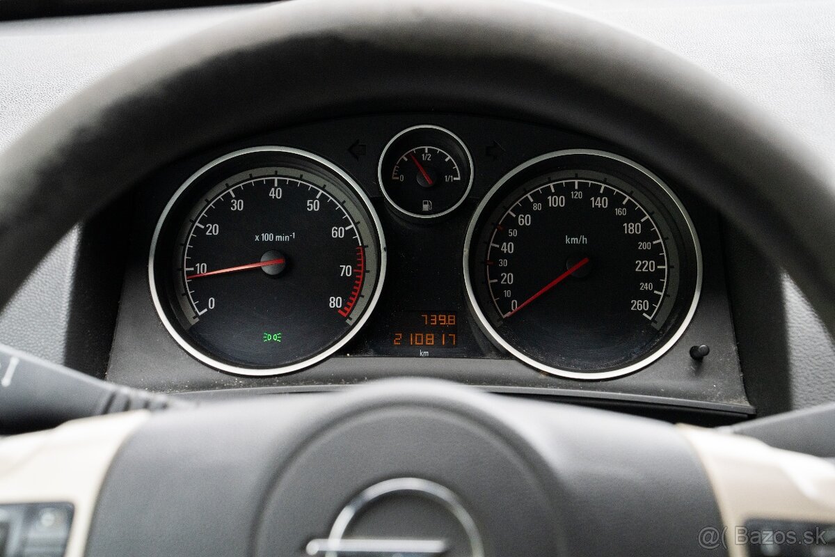 Opel Astra 1.6i, SR vozidlo - 13