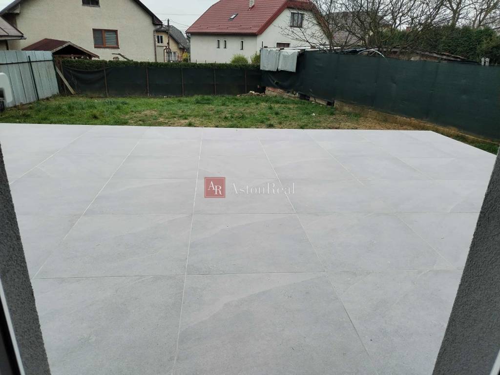 Predaj:Prerobený 5-izbový RODINNÝ DOM, pozemok 547 m2, Marti - 13