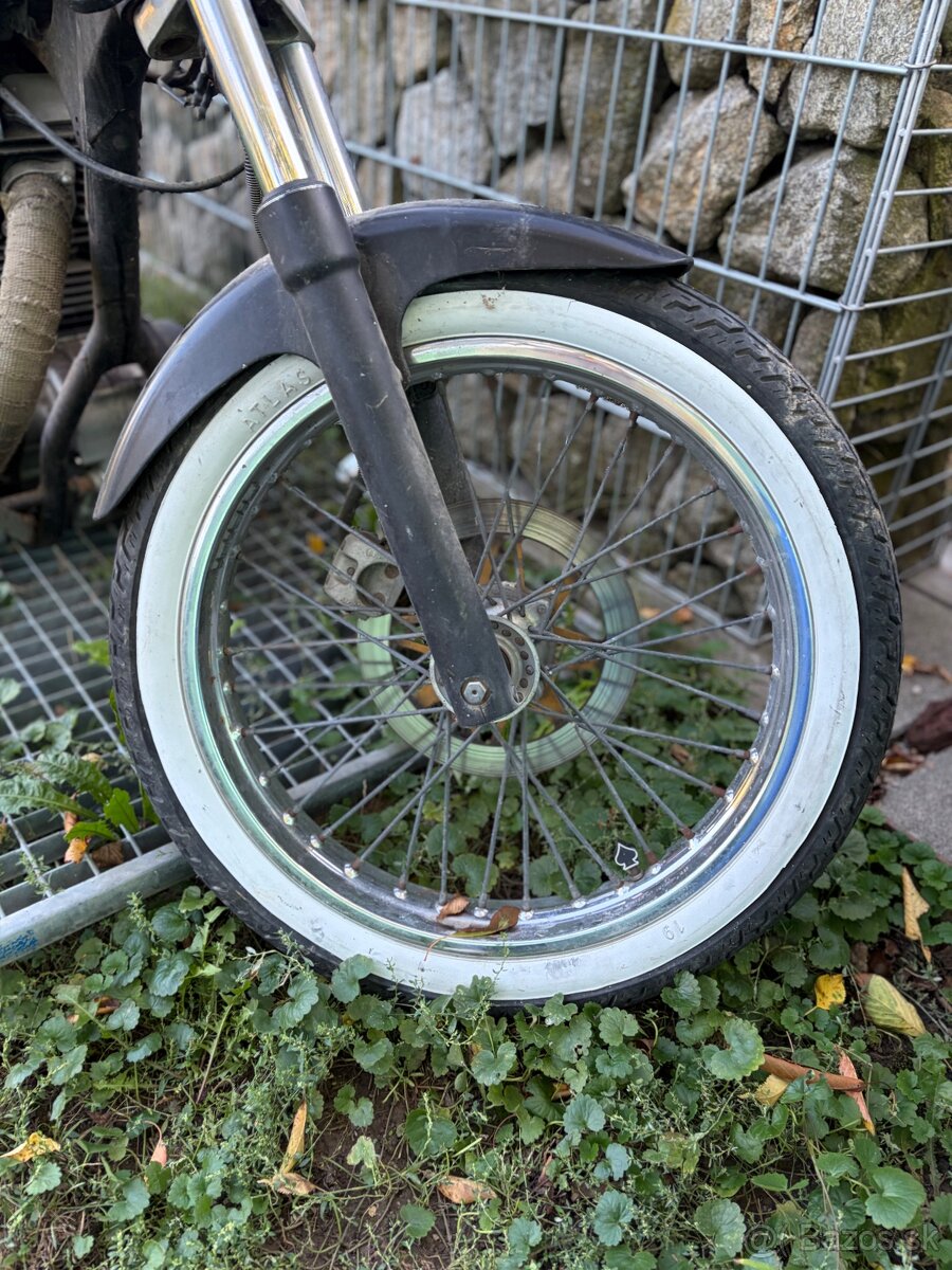 Suzuki Savage 650 Bobber - 13