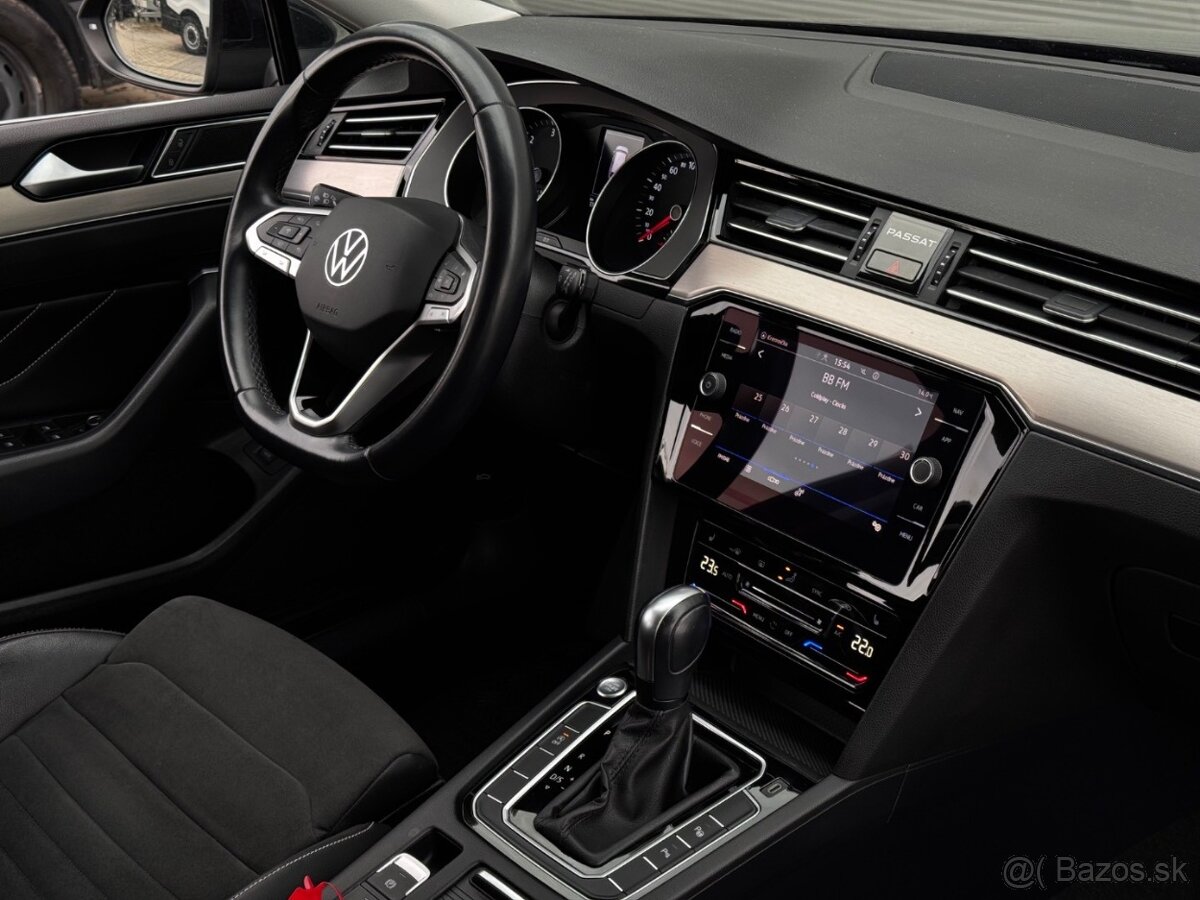 Volkswagen Passat Variant 2.0 TDI Elegance 4Motion DSG - 13