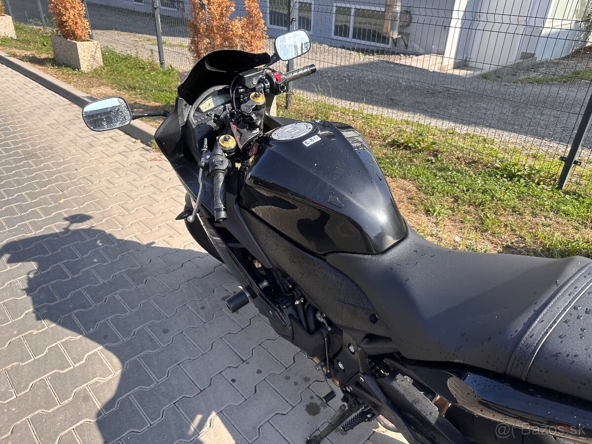Honda CBR600F - 13