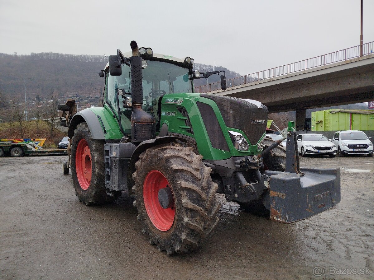 traktor FENDT 824 VARIO - 13