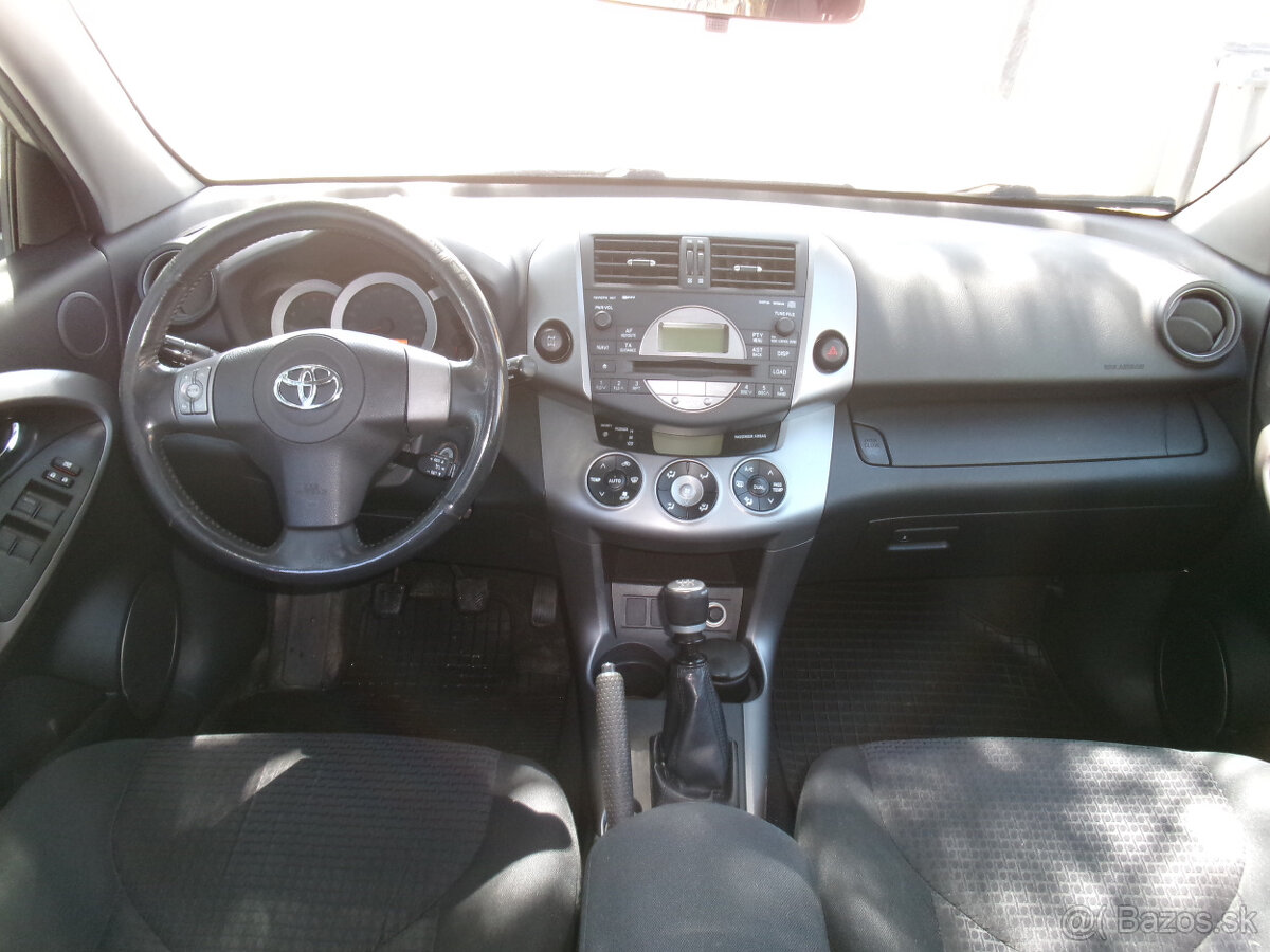 TOYOTA RAV4 2.2 D 4x4 - 13