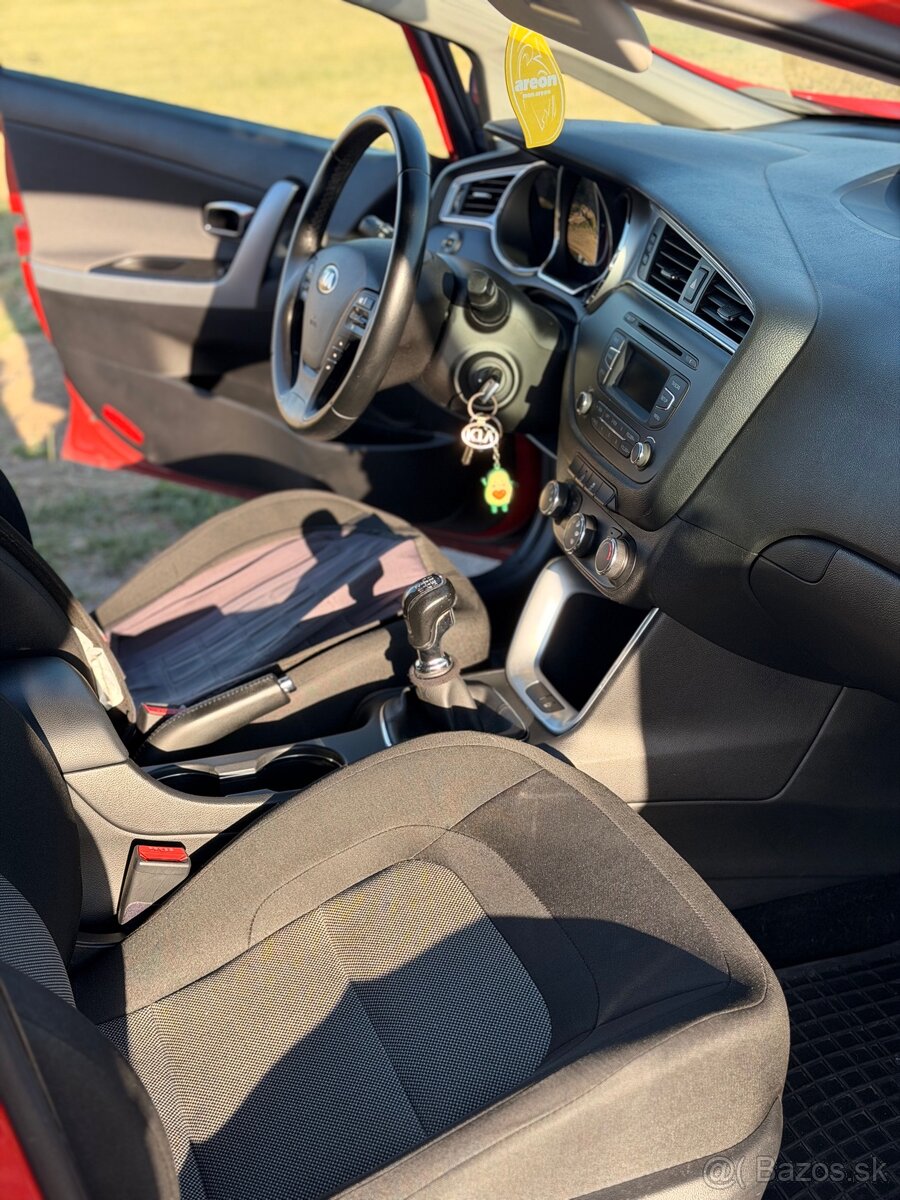 Kia Ceed - 13
