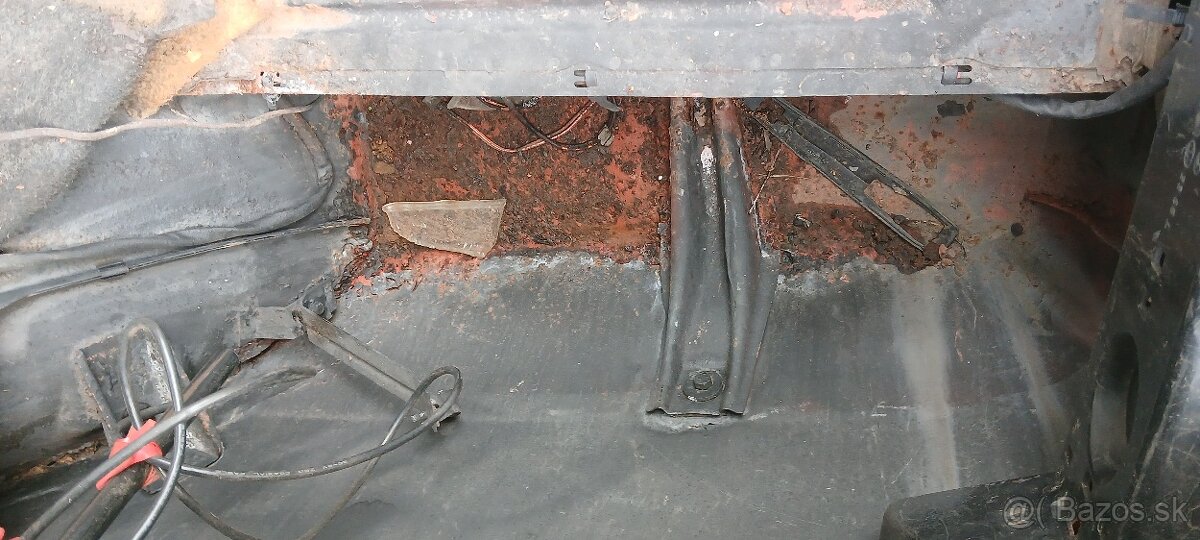 Mercedes w116 280S - 13