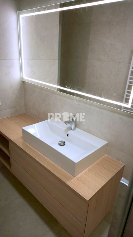 MODERNÝ 2i byt ( 65 m 2 ) v Starom Meste, KLÍMA, Karadžičova – foto 8