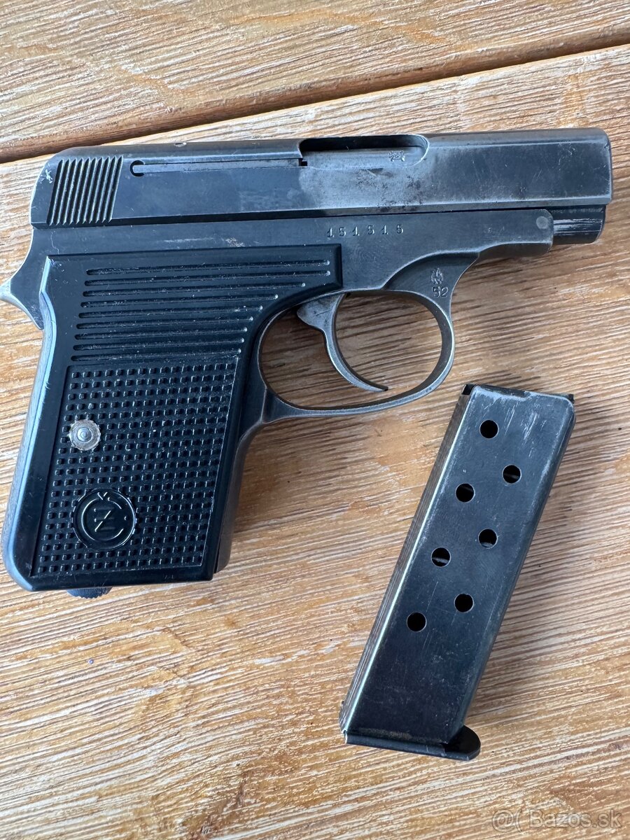 Zbierka pistoli ČZ - 13