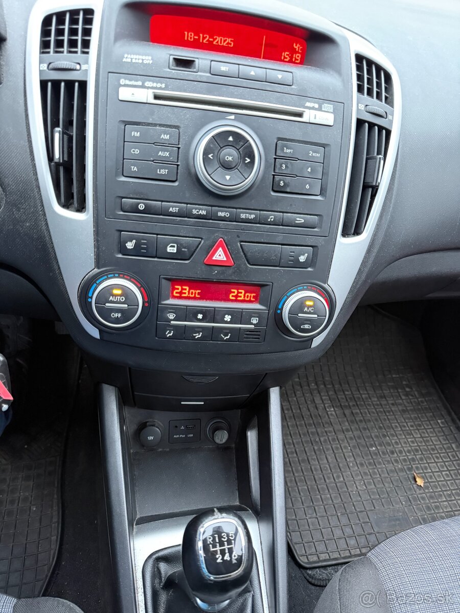 Kia ceed sw 1.6 CRDi VGT 115k 2012 Odpočet Dph - 13