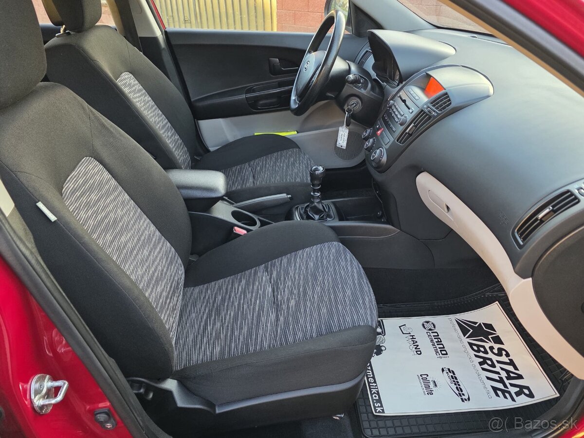 KIA CEED 1,6 BENZÍN 85KW ROK 2010 - 13