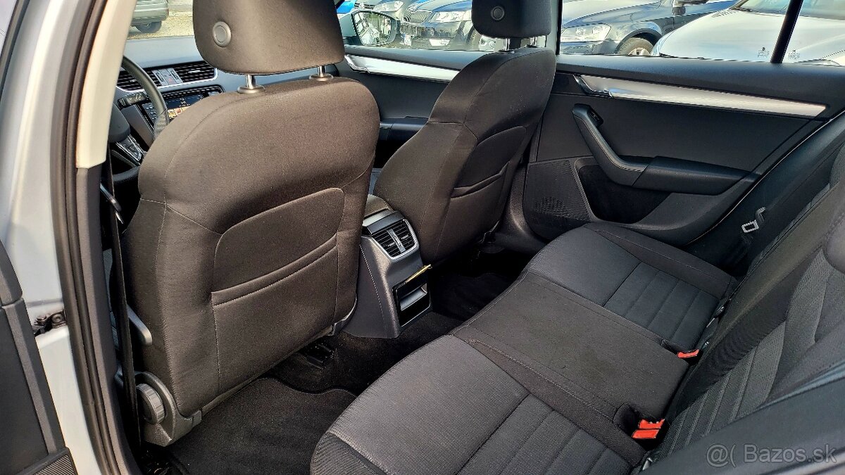 Škoda Octavia Combi 2.0 TDI Ambition DSG - 13