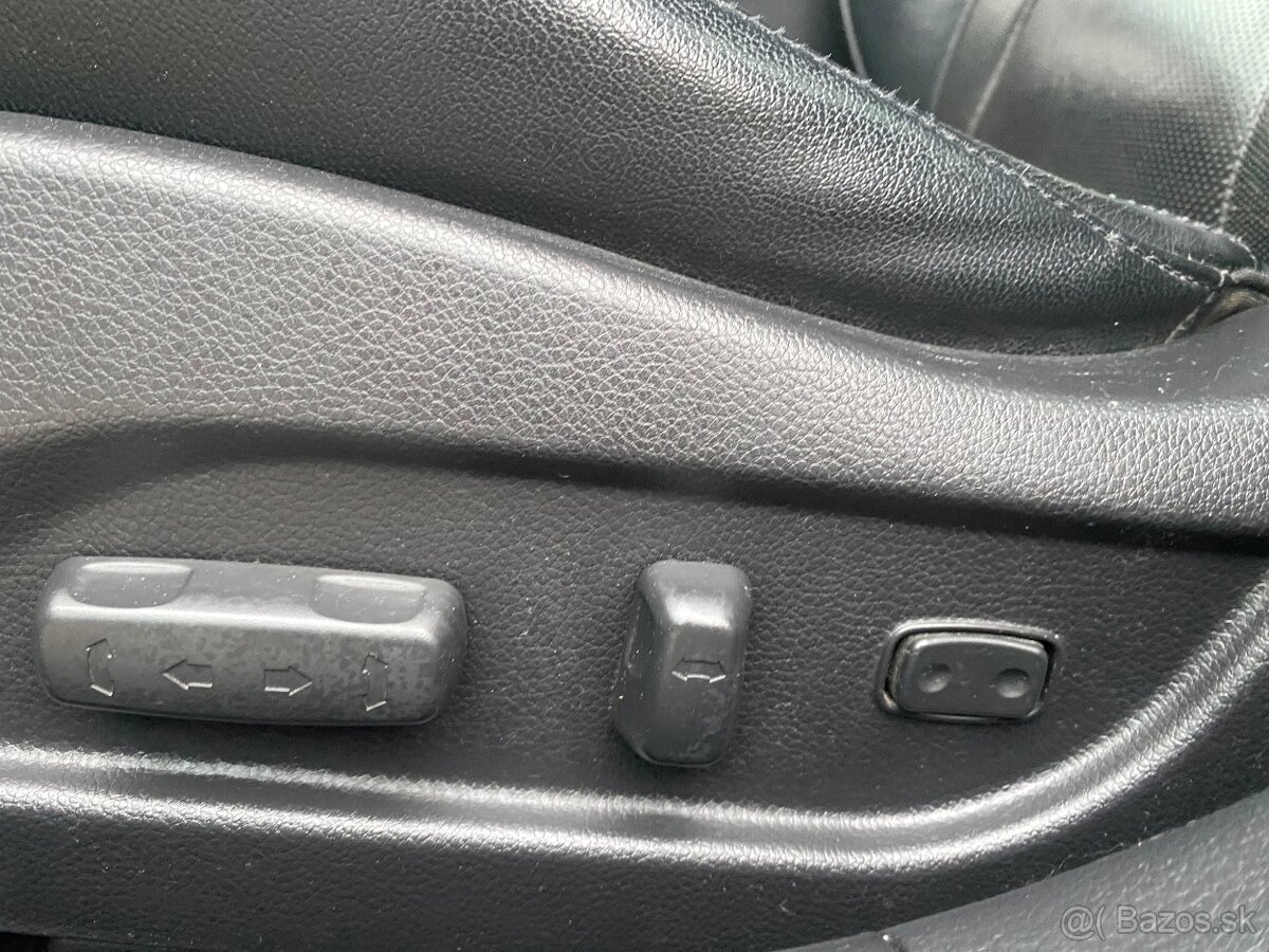 Predám Hyundai i40 SPORT CW(KOMBI) 1.7 CRDi R.V 2013 Kup SR - 13