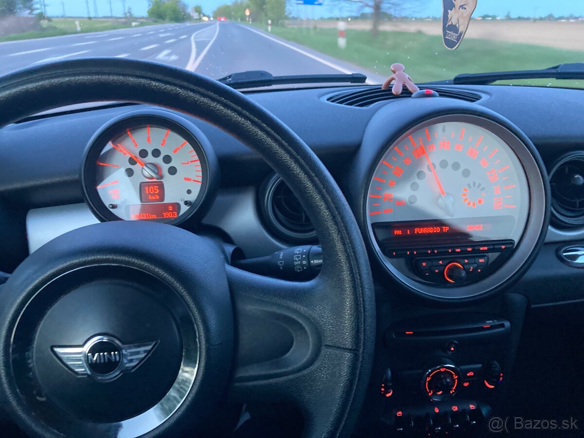 Mini one rok 2011 je to 1.6 benzín 72 kW 6 rýchlostný 116400 - 13