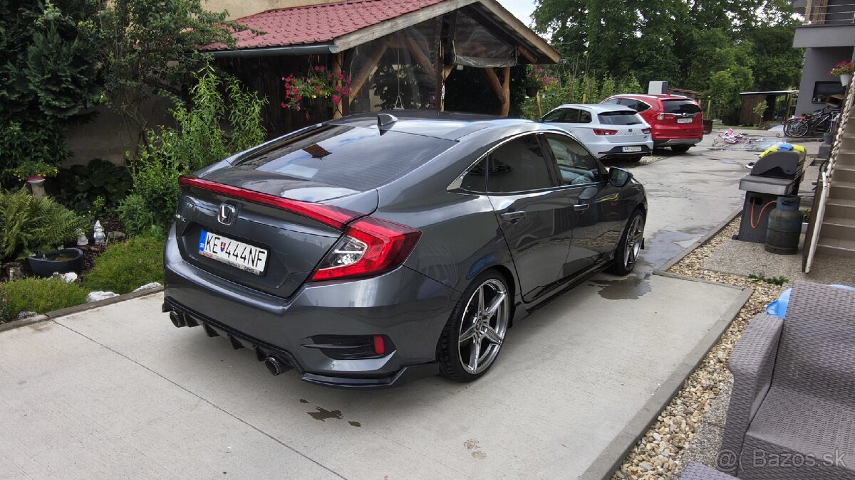Honda Civic 1.5 sedan - 13