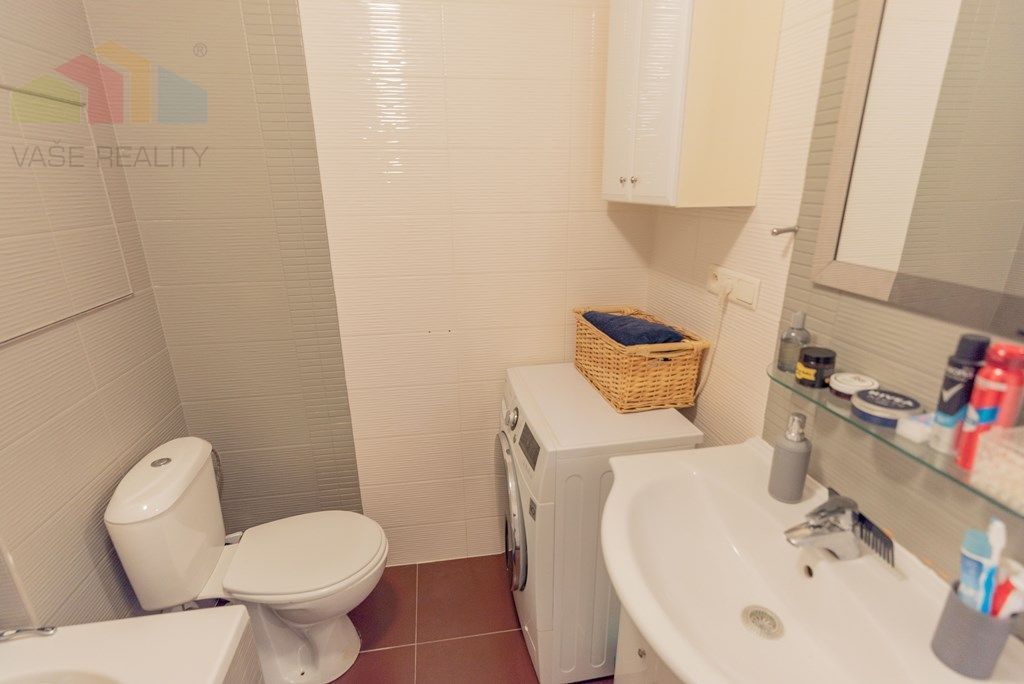 Na predaj luxusný 2-izbový byt s dvoma balkónmi, garážou a v - 13